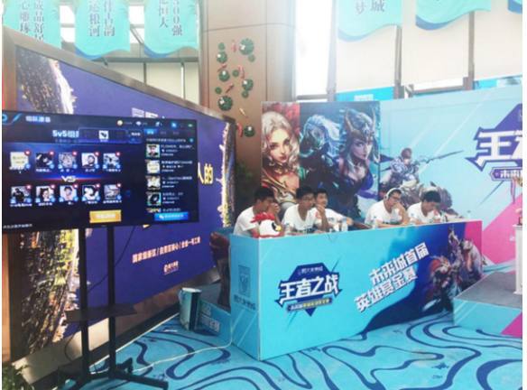 Zoom三杀格温全场乱剪 大哥两遭单杀炸线 乐言队1-0Uzi队